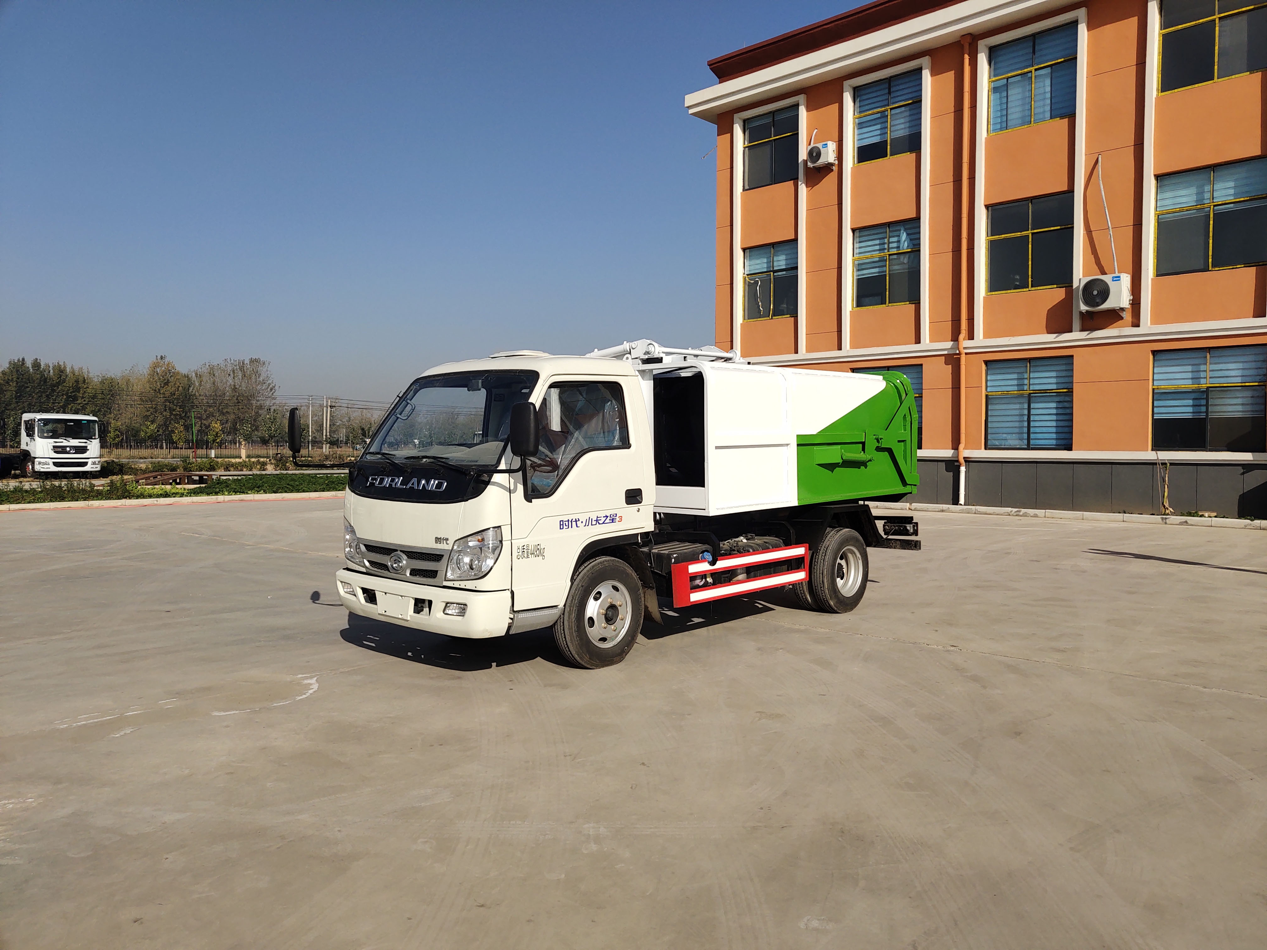 XND 7立方米 循环式 4×2 手动挡柴油 国四发动机 市政环卫 挂桶式垃圾车 全新