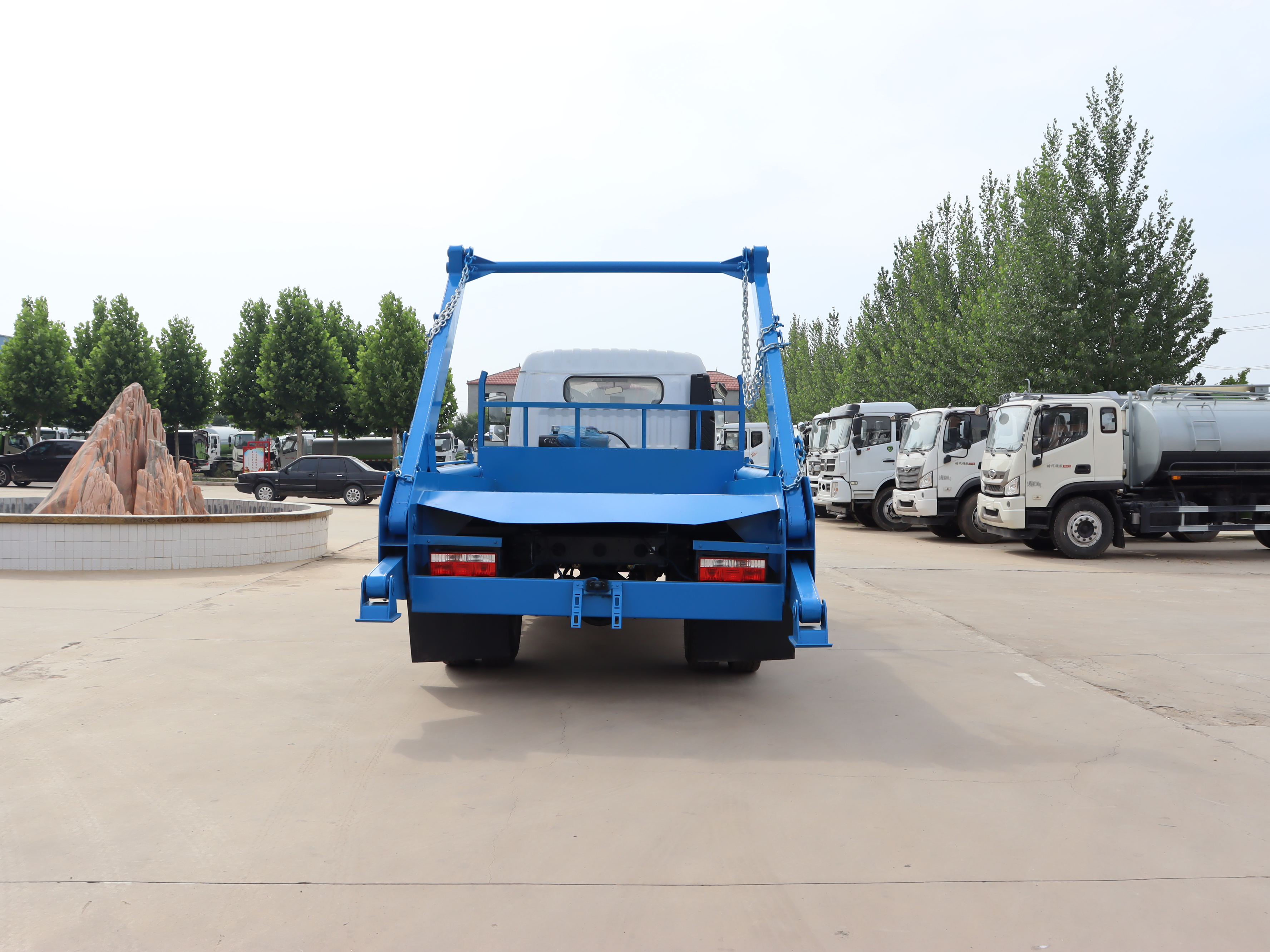 东风福瑞卡 F7 手动挡 4×2 可回收垃圾运输车 铰接臂式垃圾收集车