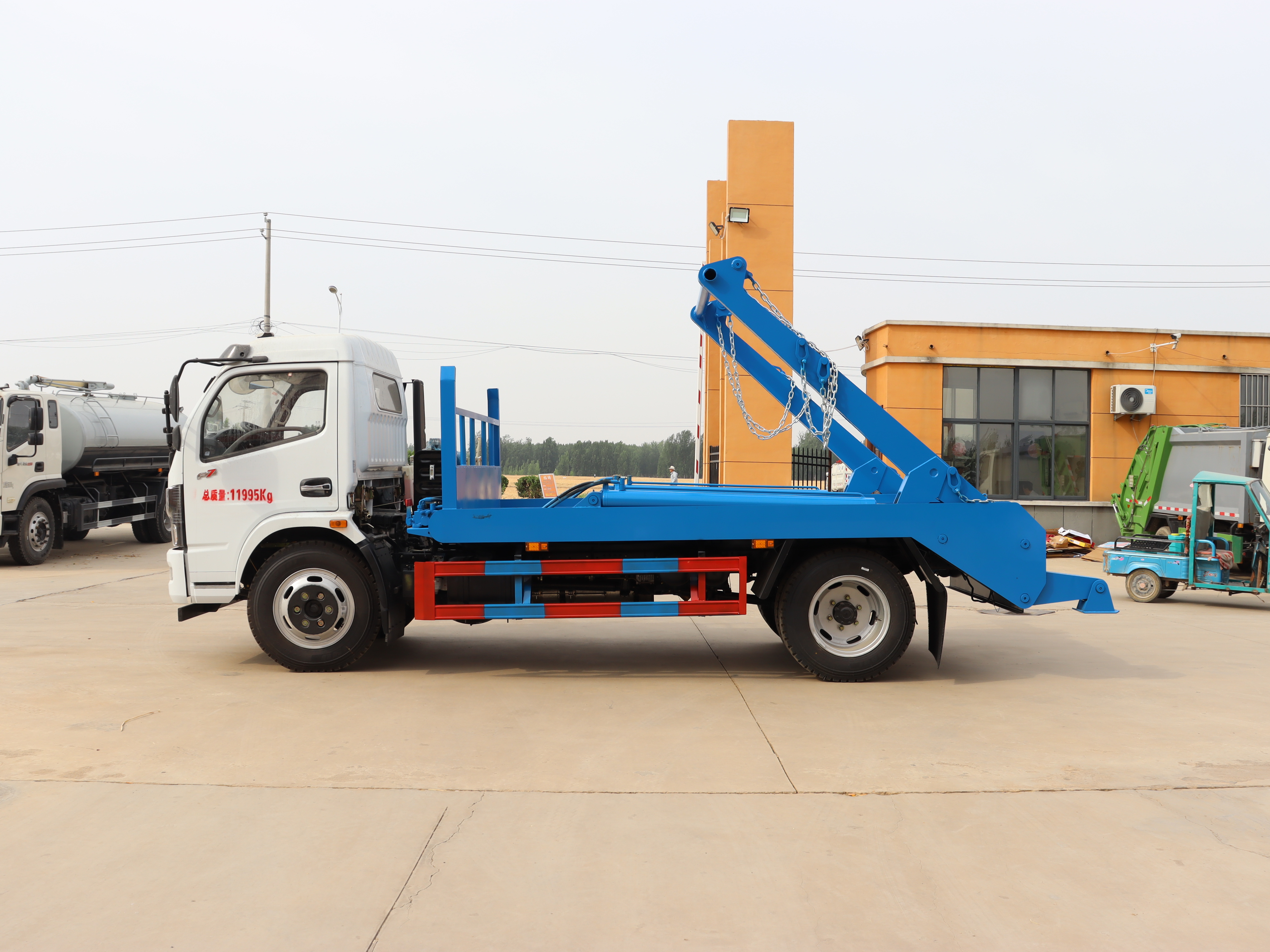 东风福瑞卡 F7 手动挡 4×2 可回收垃圾运输车 铰接臂式垃圾收集车