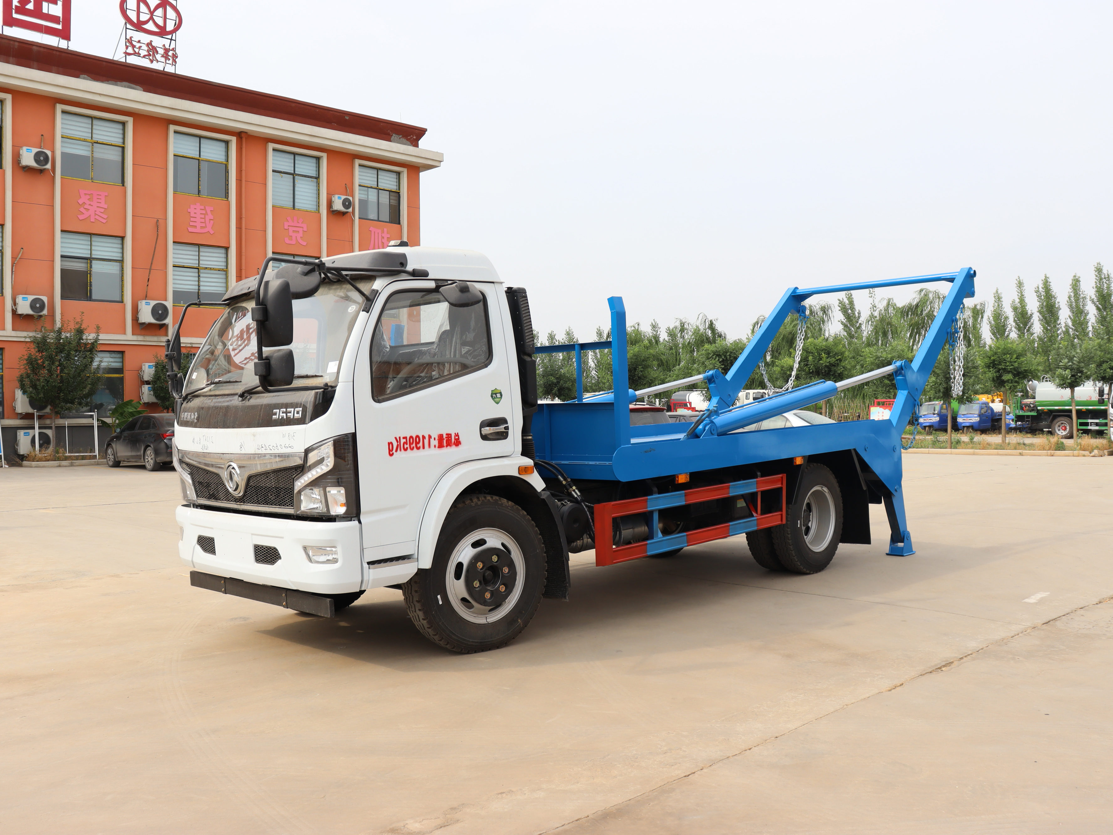 东风福瑞卡 F7 手动挡 4×2 可回收垃圾运输车 铰接臂式垃圾收集车