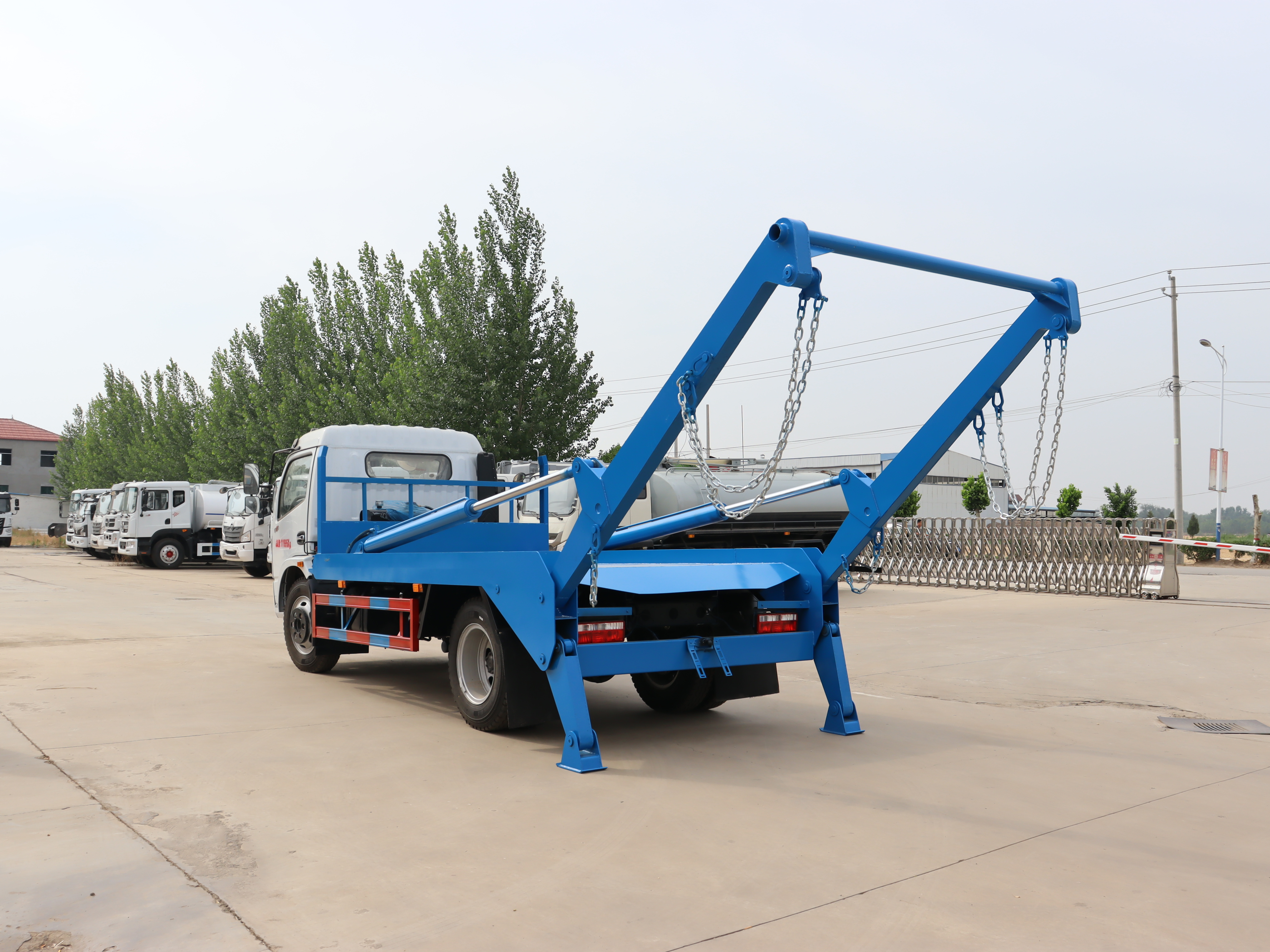 东风福瑞卡 F7 手动挡 4×2 可回收垃圾运输车 铰接臂式垃圾收集车