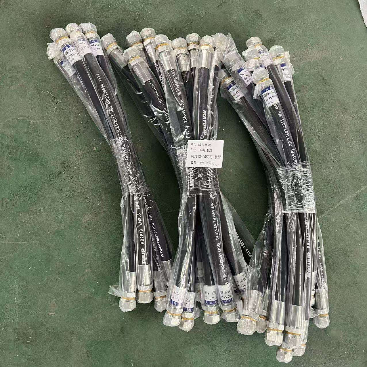 D80E-18 D85A-18 挖掘机液压管路软管 07118-01017