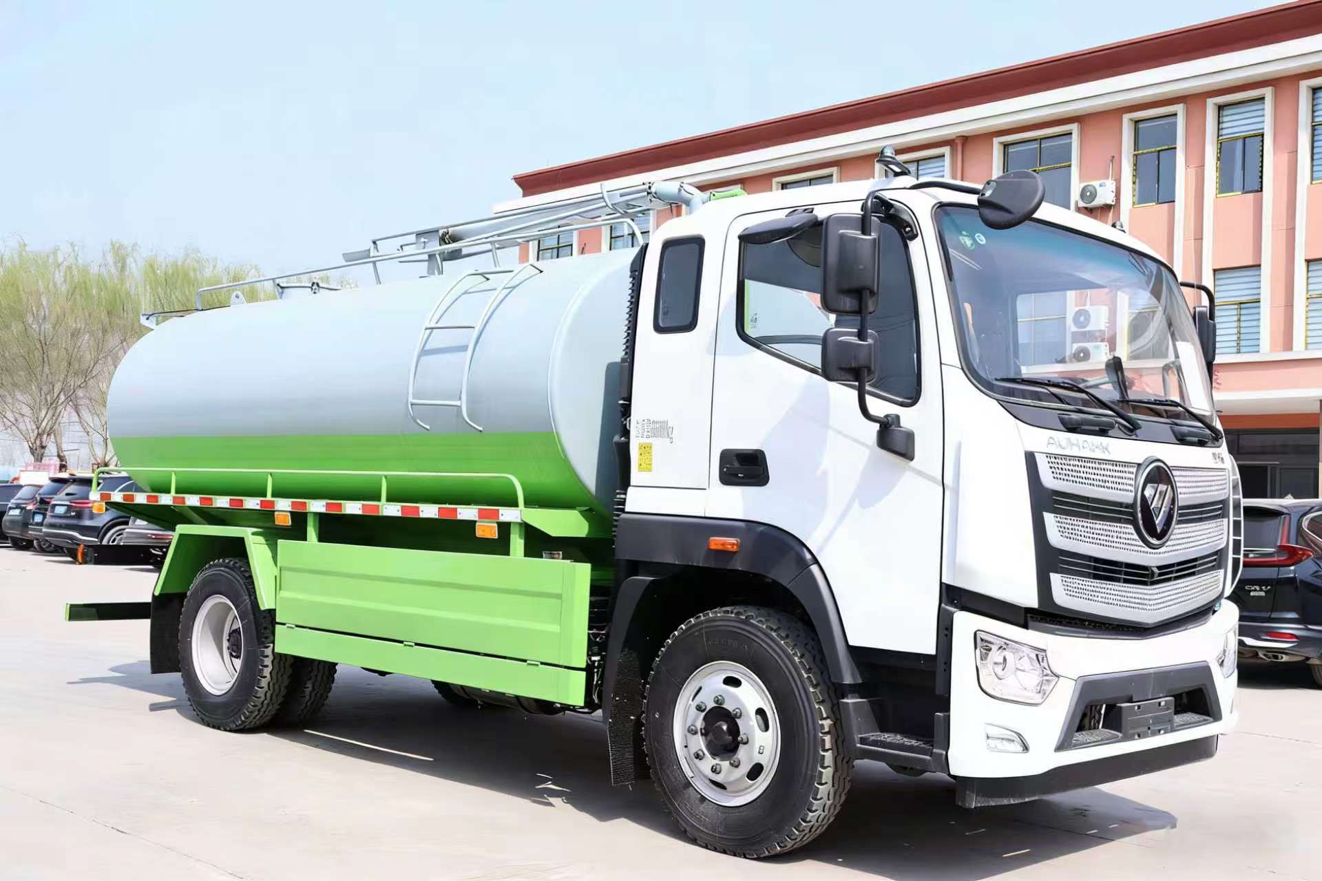 热销福田欧马可 12 立方柴油 4x2 真空吸污车 工业污泥抽吸 粪便化粪池清理车 市政专用