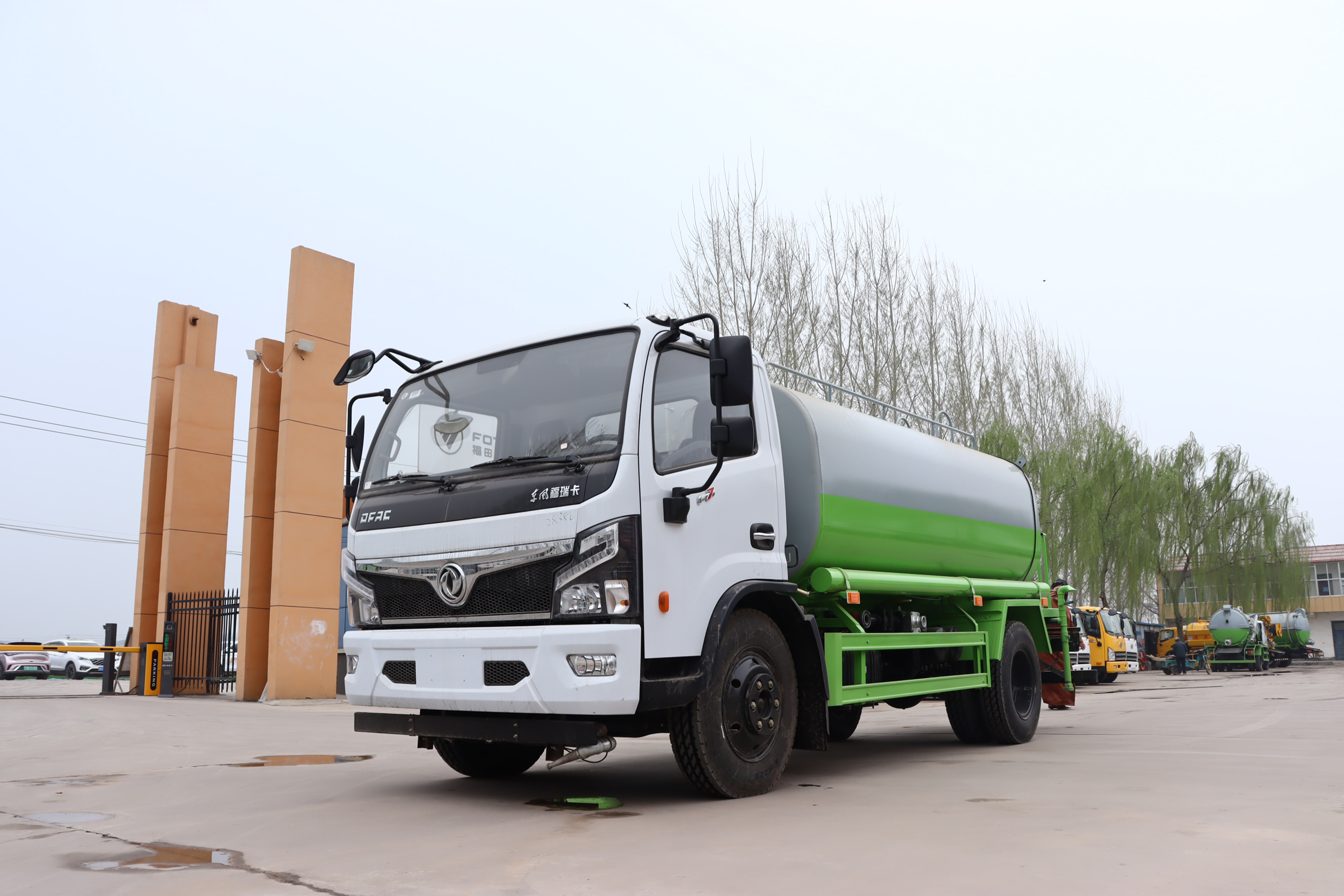 东风福瑞卡 F7 4×2 柴油 8 米雾炮抑尘车 远程喷雾洒水车 大气污染治理道路养护车