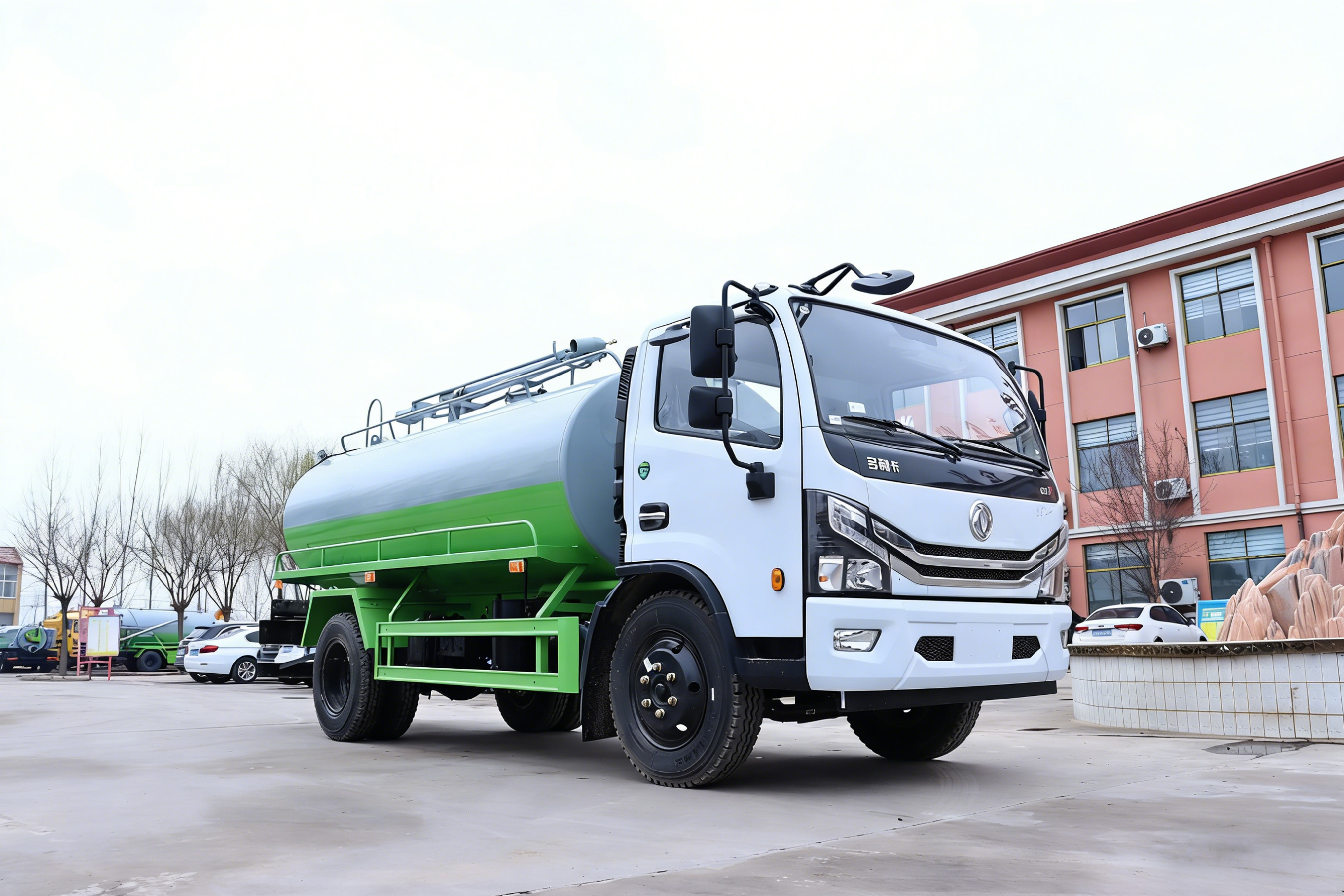 东风福瑞卡 F7 4×2 柴油 8 米雾炮抑尘车 远程喷雾洒水车 大气污染治理道路养护车