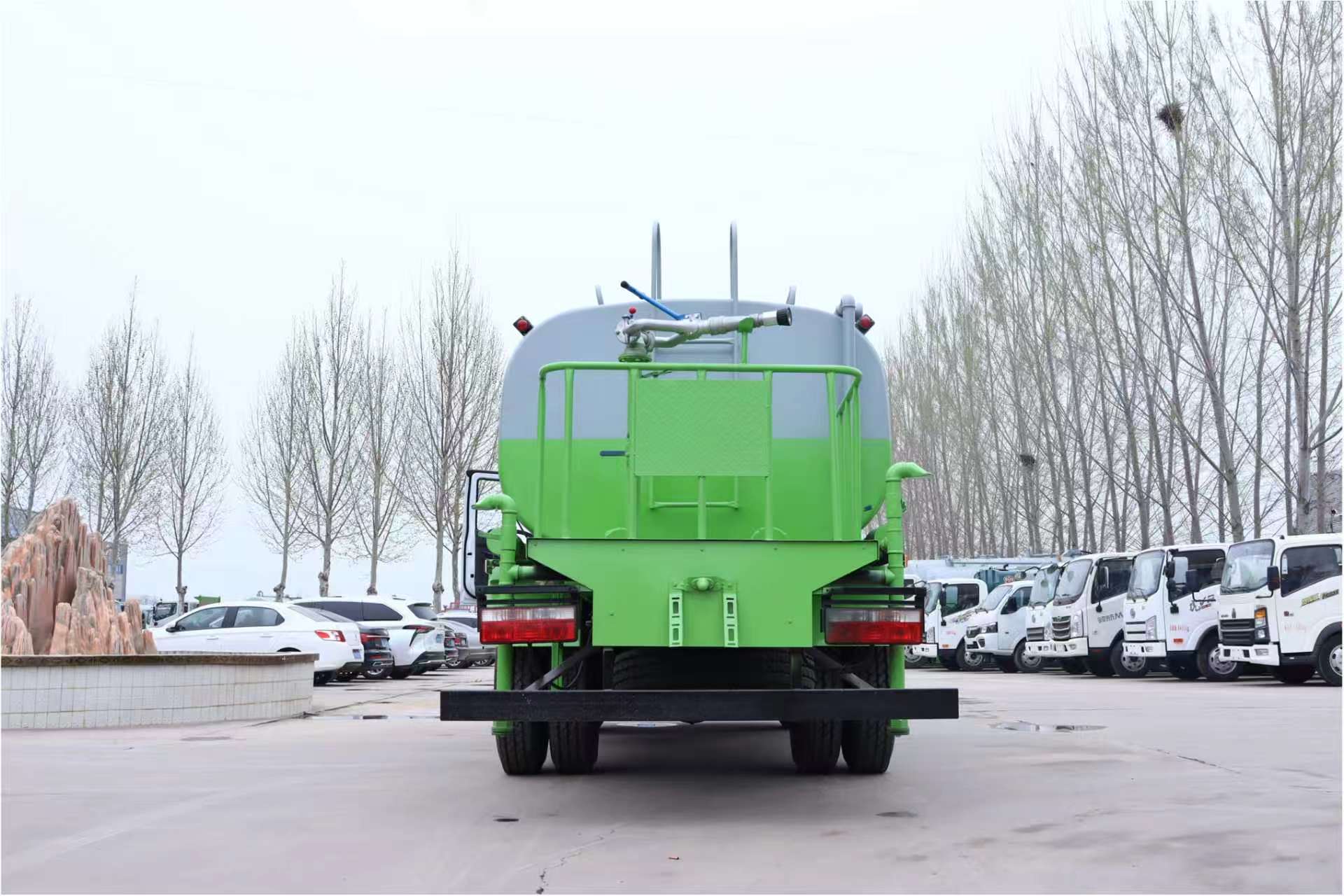 东风福瑞卡 F7 4×2 柴油 8 米雾炮抑尘车 远程喷雾洒水车 大气污染治理道路养护车