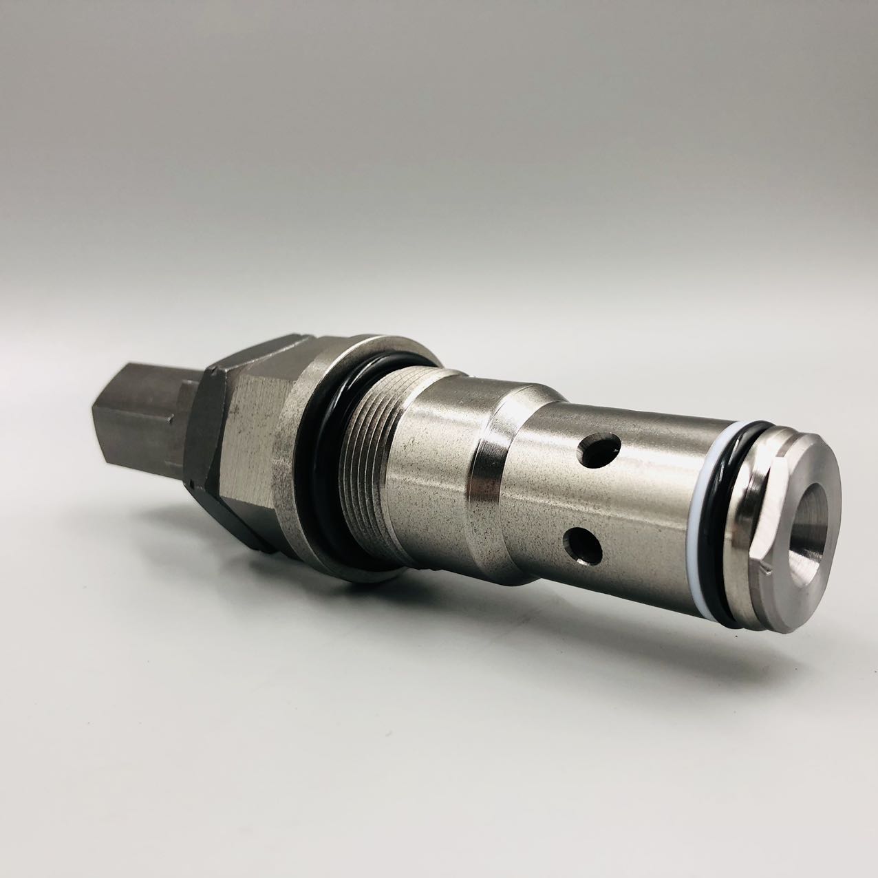 热销 700-89-66000 溢流阀，适用于小松 WA600-3 装载机配件