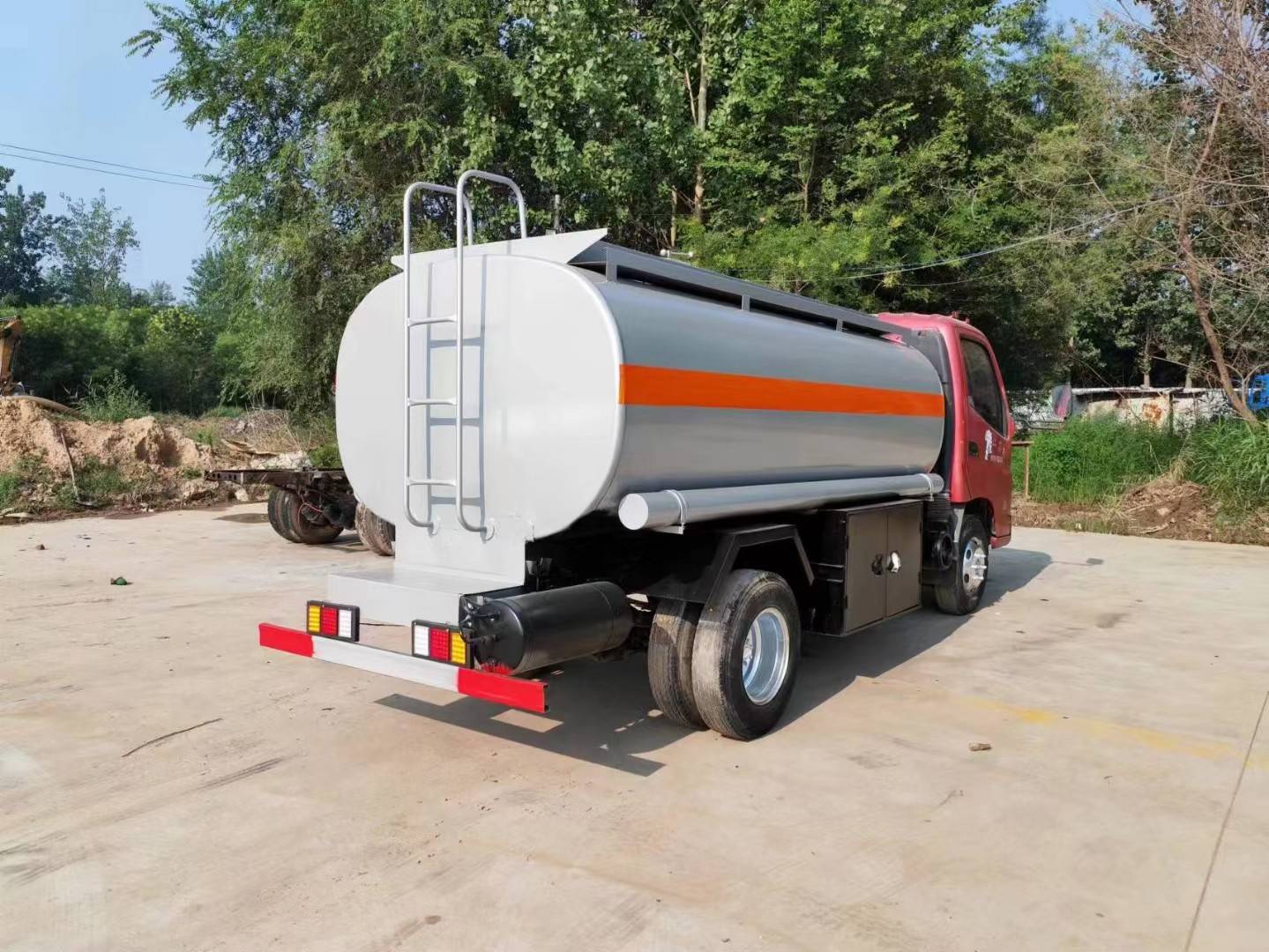 Brand new mobile refueling truck, large diesel oil tank transport vehicle.