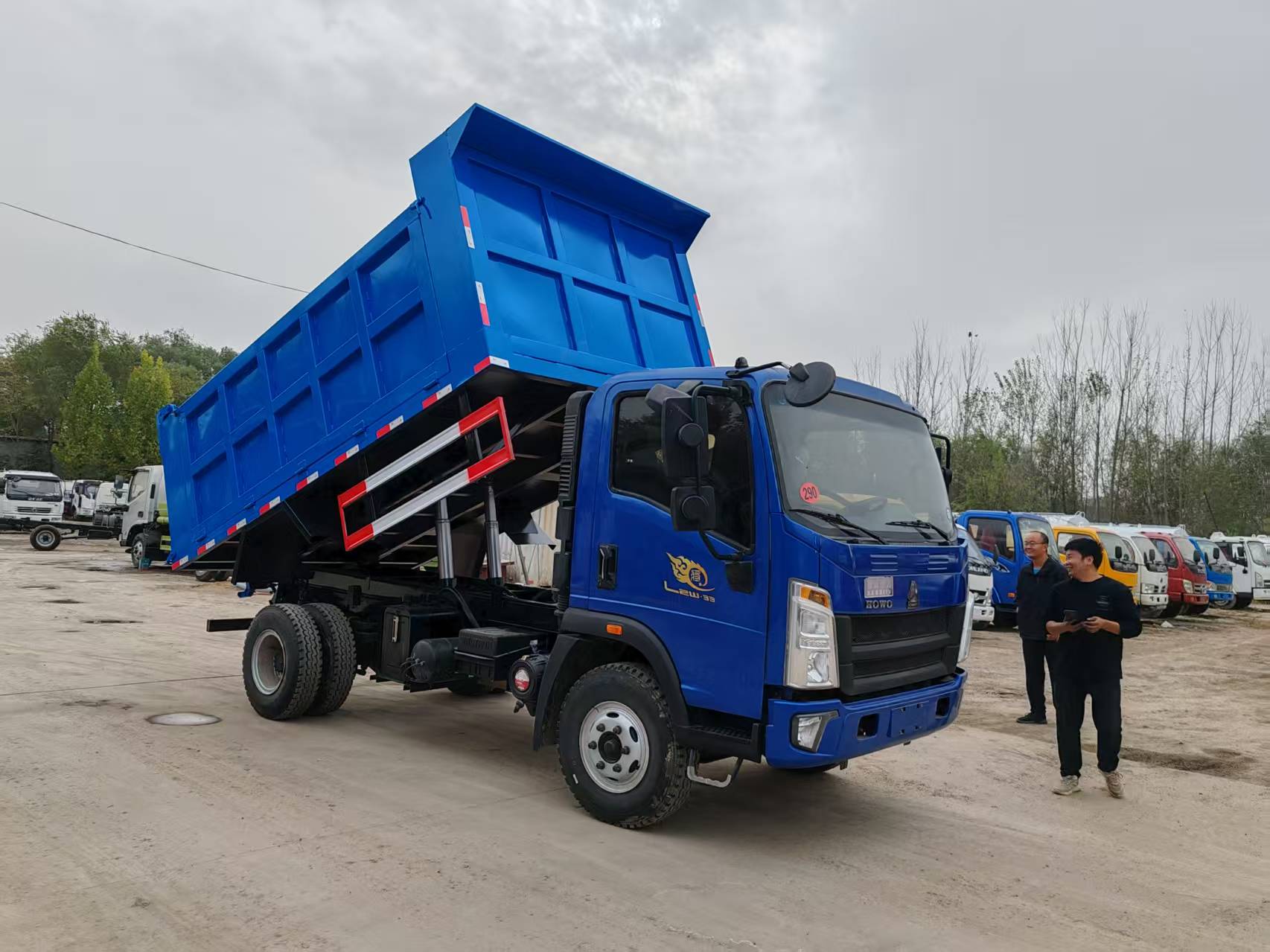 中国重汽豪沃 5 吨自卸车，后八轮重型大自卸车，矿用渣土自卸运输车，工程工地专用自卸翻斗车