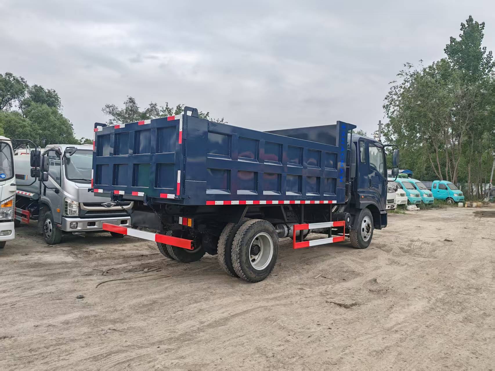中国重汽豪沃 5 吨自卸车，后八轮重型大自卸车，矿用渣土自卸运输车，工程工地专用自卸翻斗车