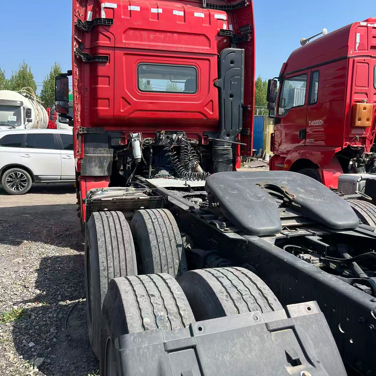 二手陕汽德龙 X3000 牵引车 550 马力国五潍柴发动机 前二后三板簧