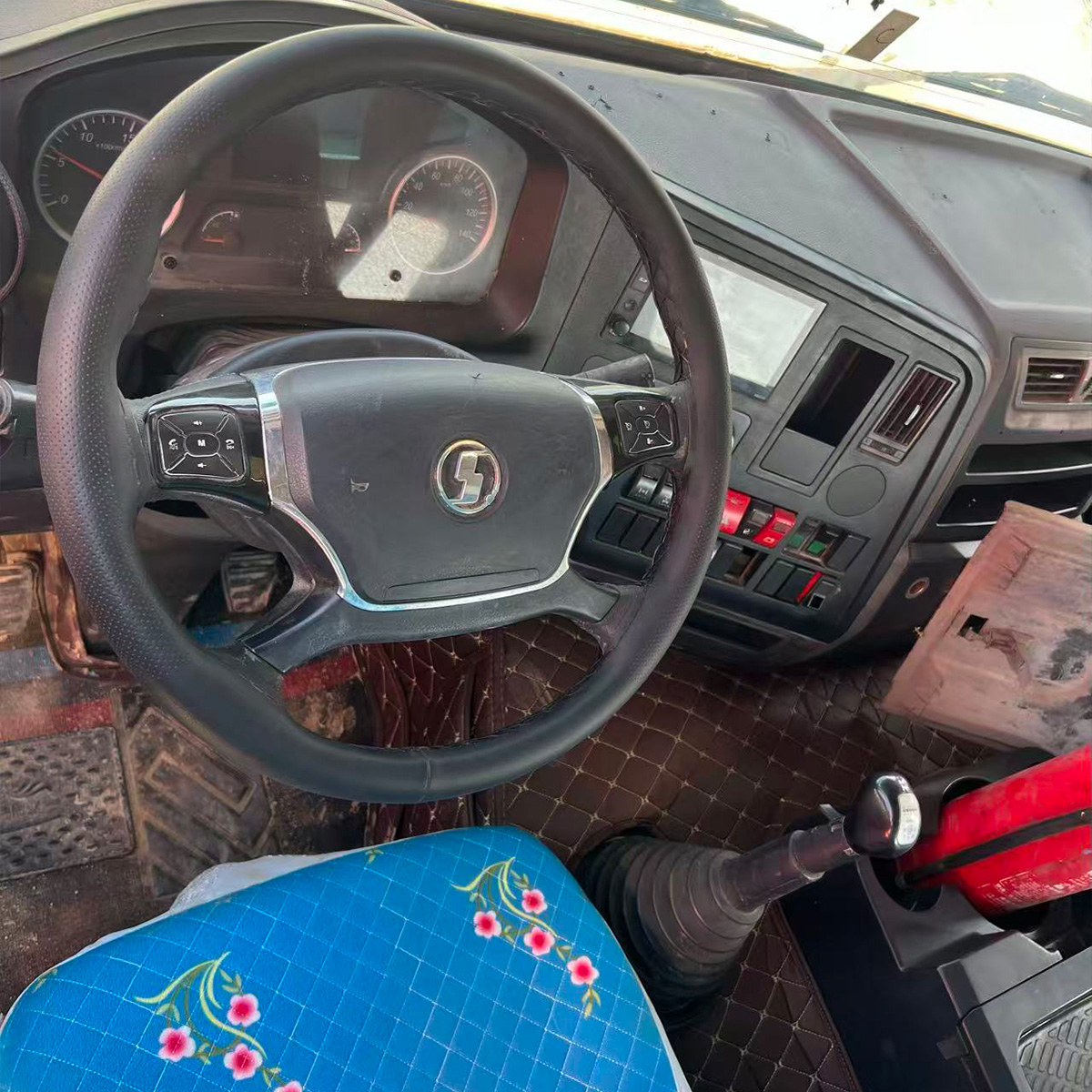 二手陕汽德龙 X3000 牵引车 550 马力国五潍柴发动机 前二后三板簧