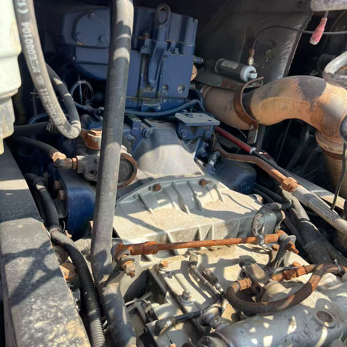 二手陕汽德龙 X3000 牵引车 550 马力国五潍柴发动机 前二后三板簧