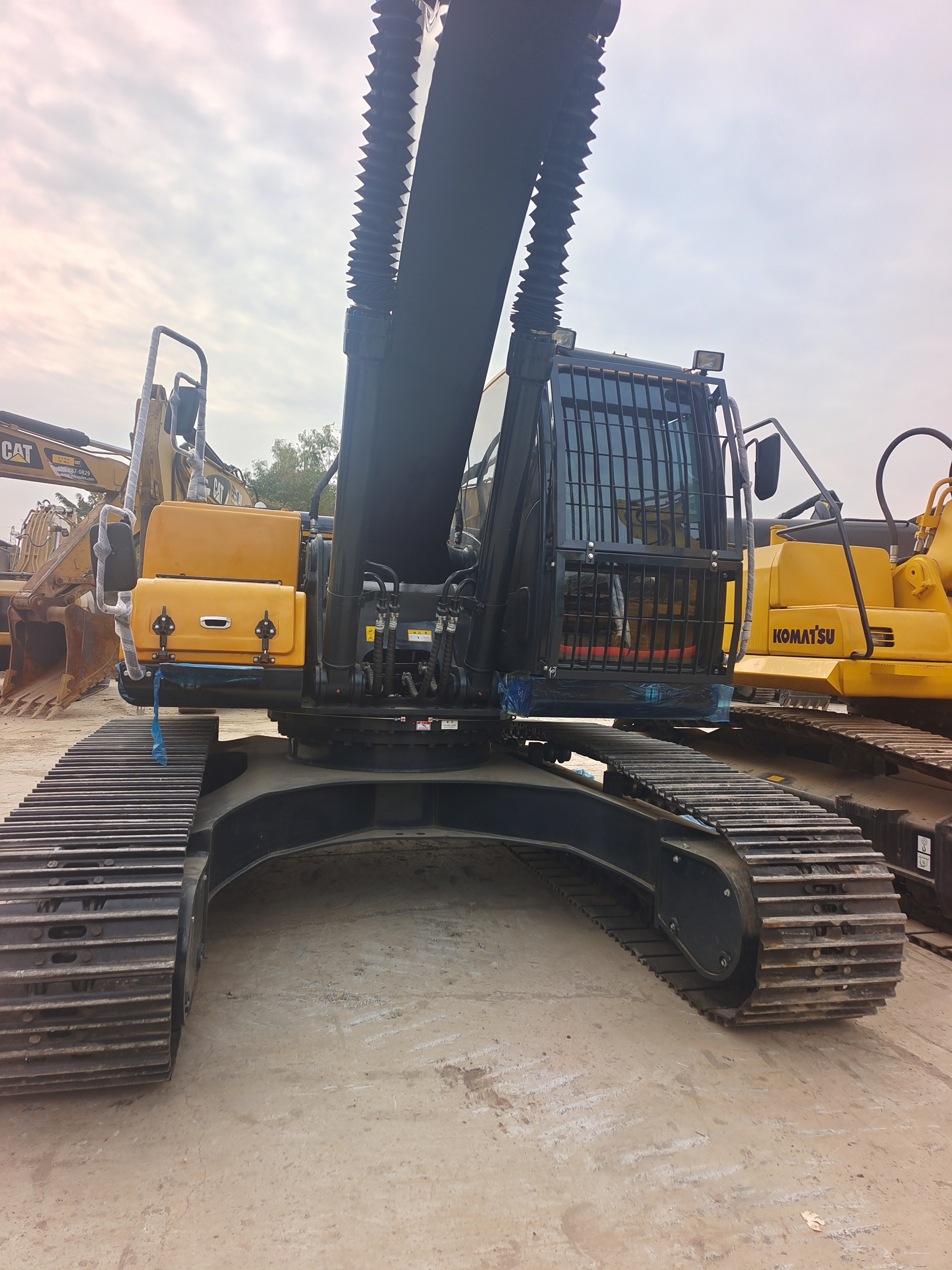 HYUNAI 305LC USED EXCAVATOR