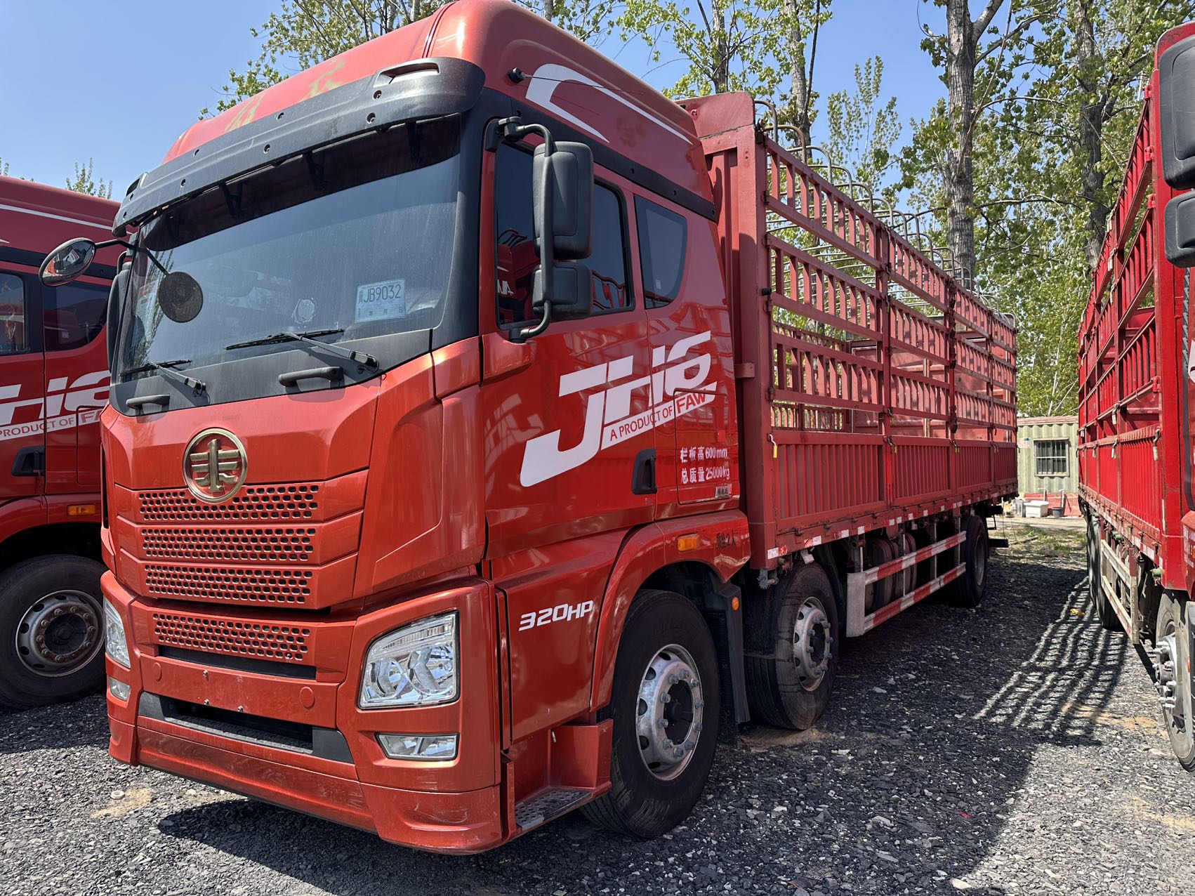 9.6 米高栏前四后四 320 马力手动挡 国六领航版 配置齐全