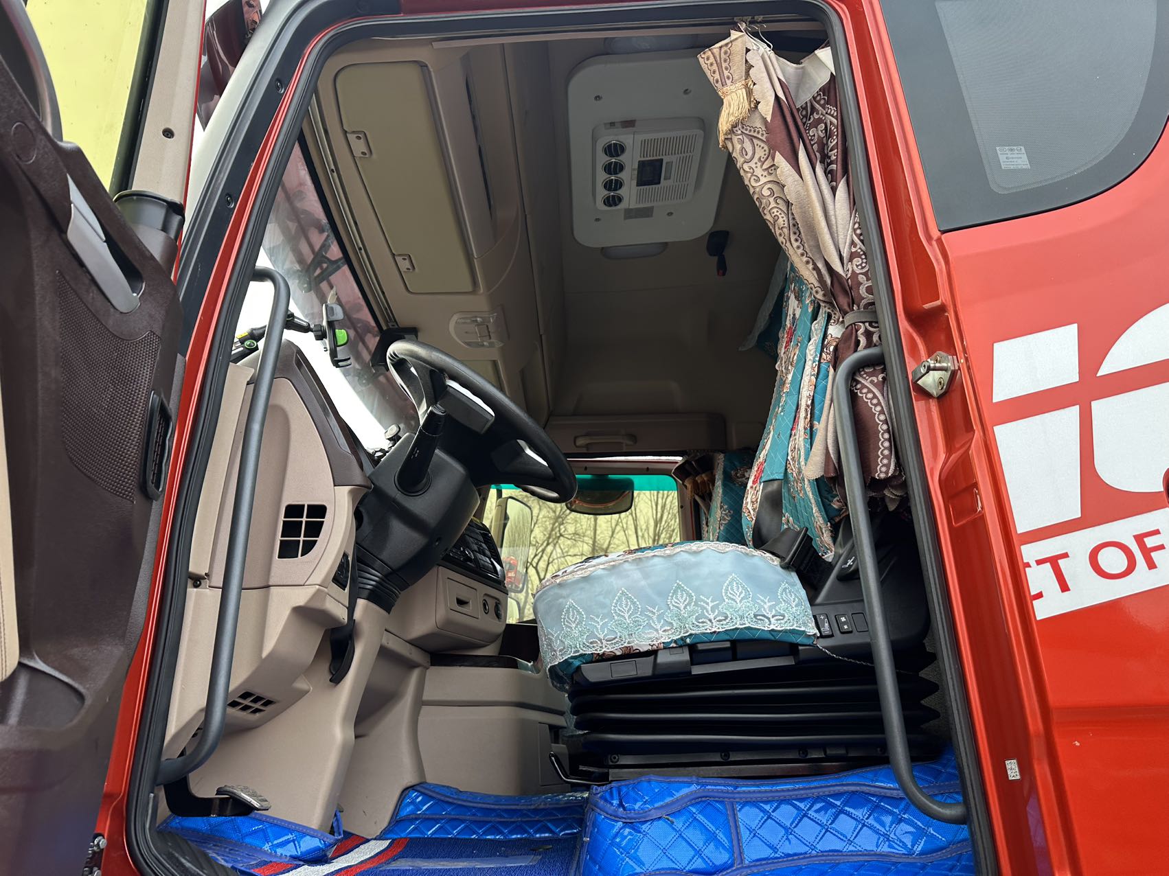 9.6 米高栏前四后八 520 马力手动挡 国六 配置齐全 车况精品