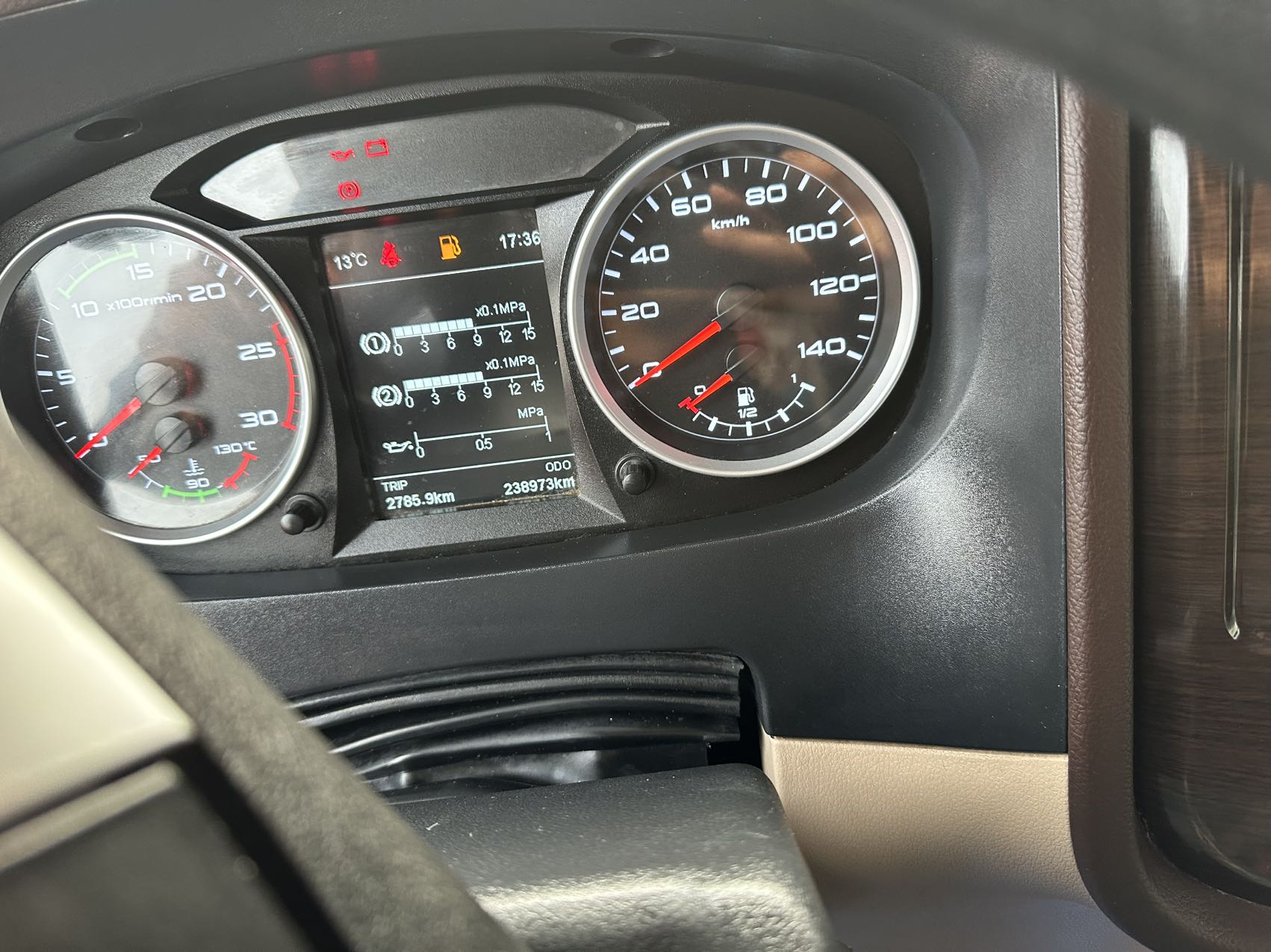 9.6 米高栏前四后八 520 马力手动挡 国六 配置齐全 车况精品