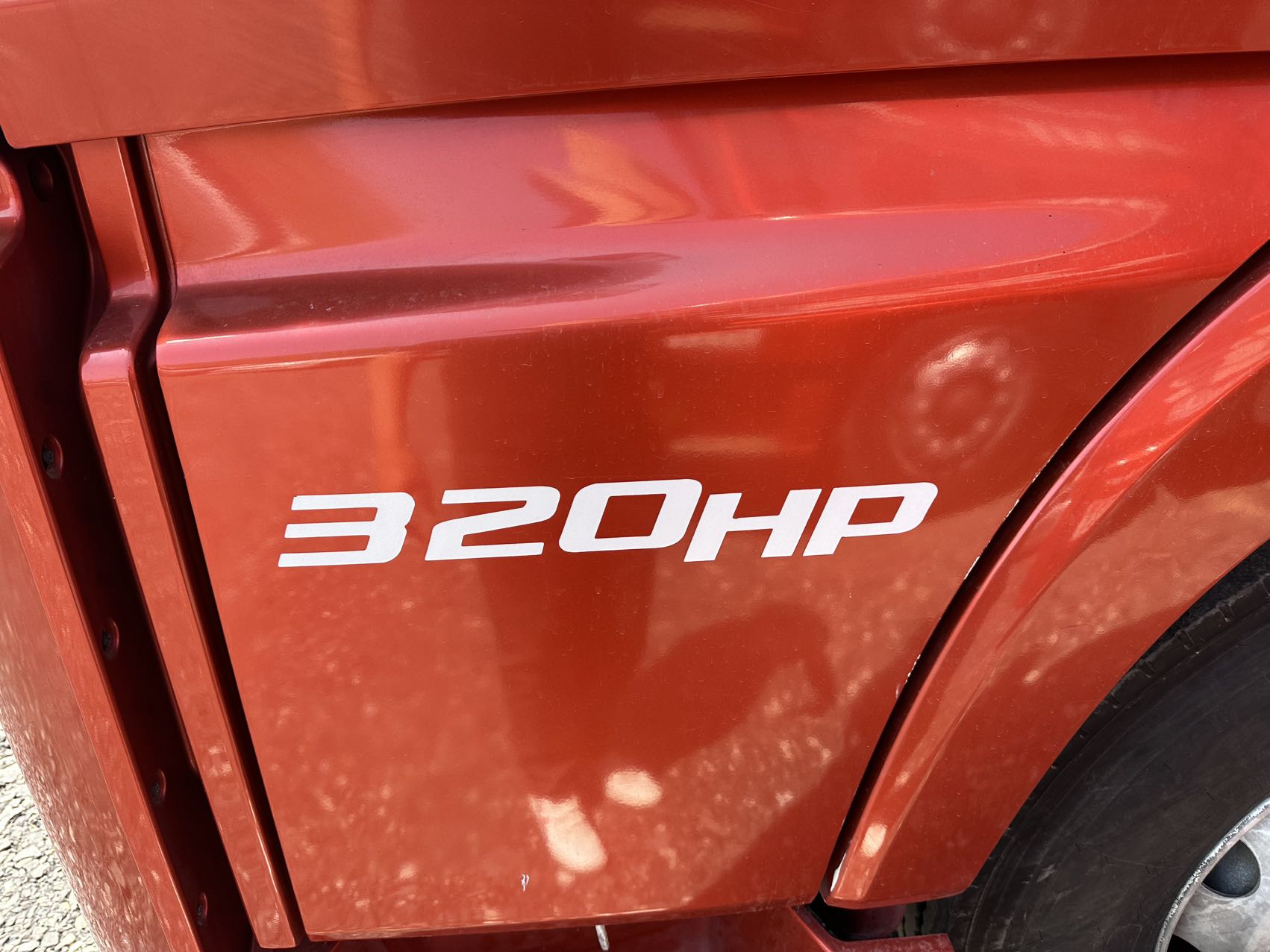 9.6 米高栏前四后四 320 马力手动挡 国六领航版 配置齐全