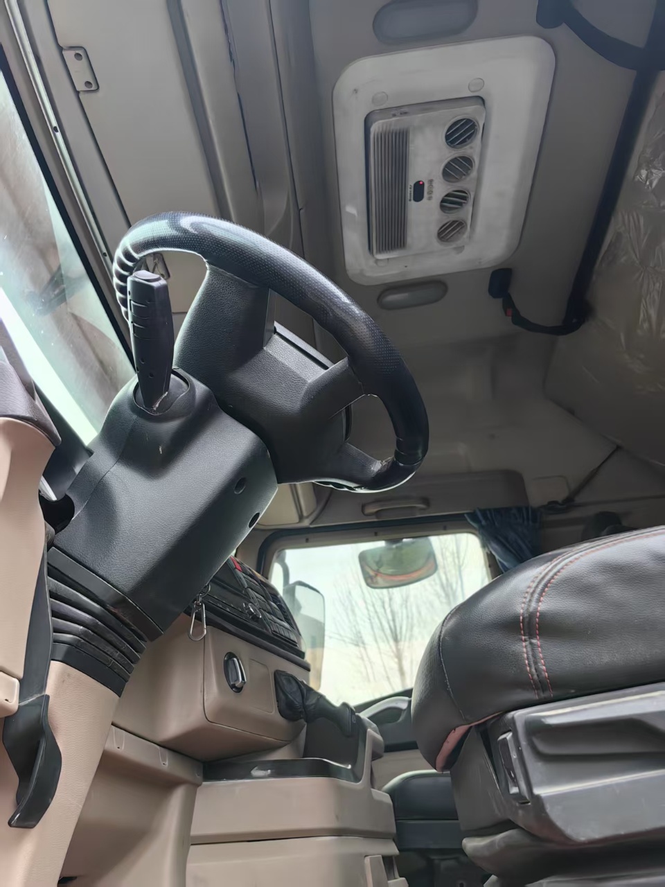 9.6 米前四后八猪笼车 460 马力 12 速自动挡 国六 配置齐全