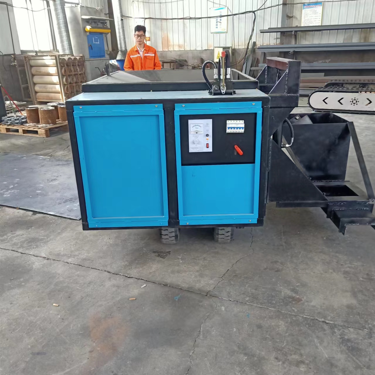 400 型自走式路缘石成型机