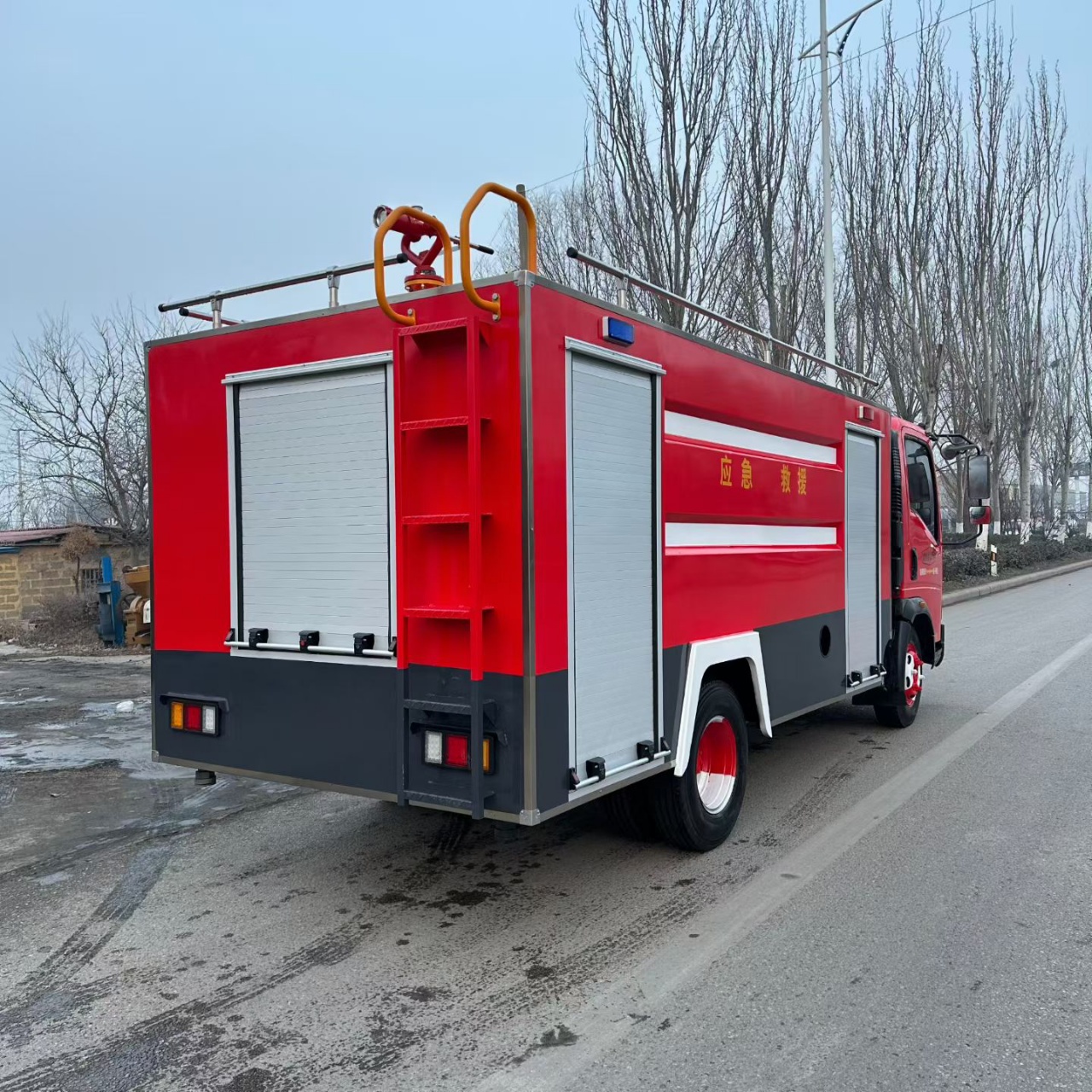 Zhongqi Haowo fire truck large emergency fire rescue fire water tank truck