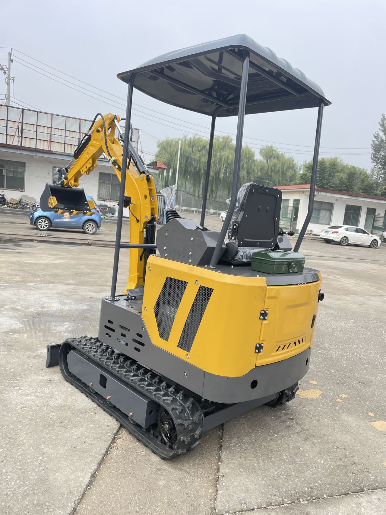 18 型多功能微型履带式挖掘机 市政工程破碎挖机
